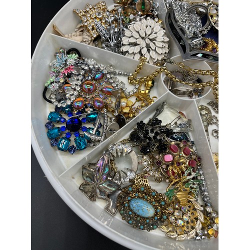 31 - A Tray containing a large quantity of vintage costume brooches, Necklaces and cuff links etc