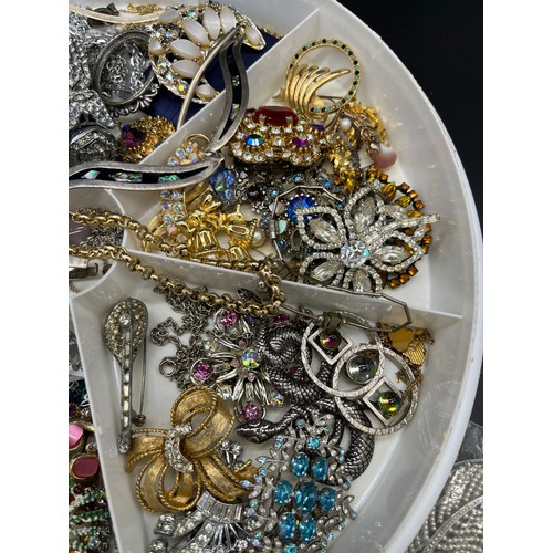 31 - A Tray containing a large quantity of vintage costume brooches, Necklaces and cuff links etc