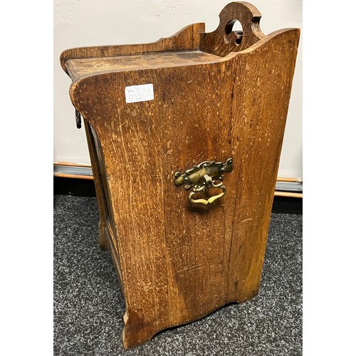 587 - Arts & Crafts/ Art Nouveau Era oak coal scuttle. Has original liner inside. [65x32x34cm]