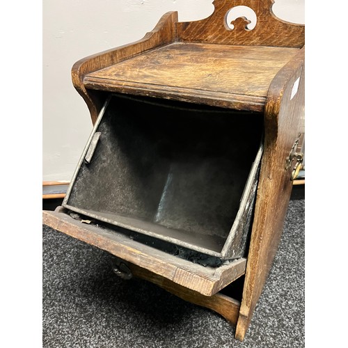 587 - Arts & Crafts/ Art Nouveau Era oak coal scuttle. Has original liner inside. [65x32x34cm]