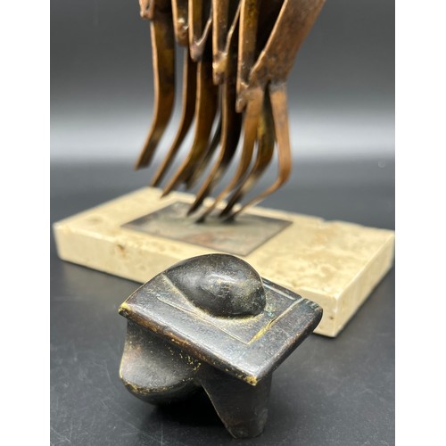 602 - Bronze sculpture of a figure huddled up. Together with a bronze/ copper brutalist sculpture. Signed ... 