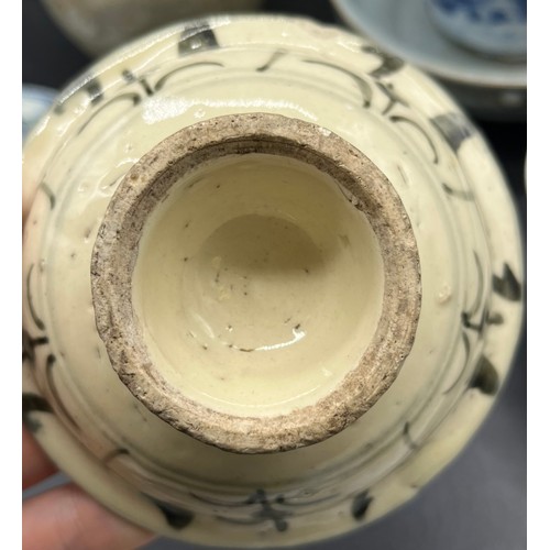 604 - A Collection of antique Chinese porcelain wares. Jiangxi Ciye Gongsi blossom tree design brush pot. ... 