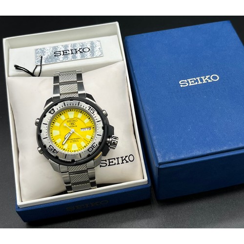 522 - Gent's Seiko 5 Sports Scuba Diver's 200M Automatic 23 Jewels wristwatch. Comes with box and booklet.