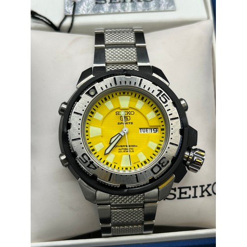 522 - Gent's Seiko 5 Sports Scuba Diver's 200M Automatic 23 Jewels wristwatch. Comes with box and booklet.