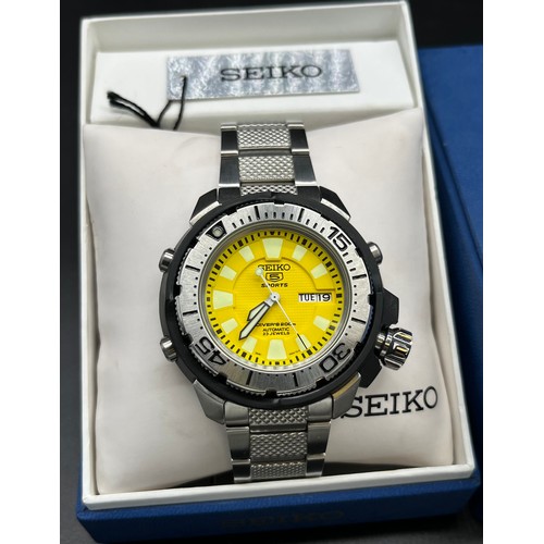 522 - Gent's Seiko 5 Sports Scuba Diver's 200M Automatic 23 Jewels wristwatch. Comes with box and booklet.