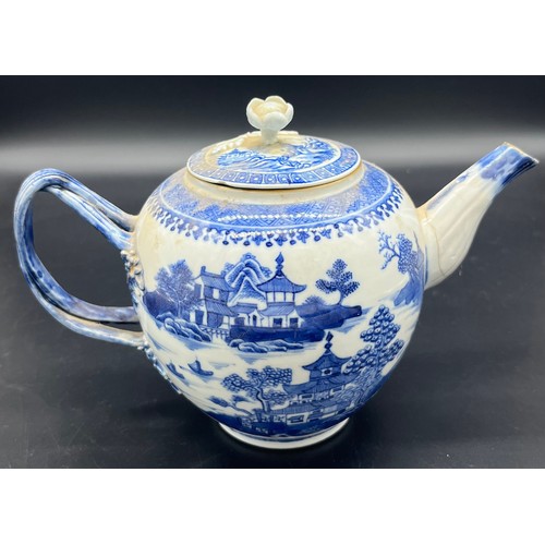 726 - 19th century blue and white teapot design in an oriental manner. [As Found]