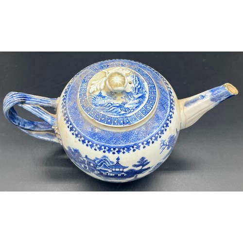 726 - 19th century blue and white teapot design in an oriental manner. [As Found]