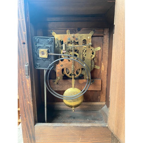 69 - Antique oak cased mantle clock. Comes with pendulum.