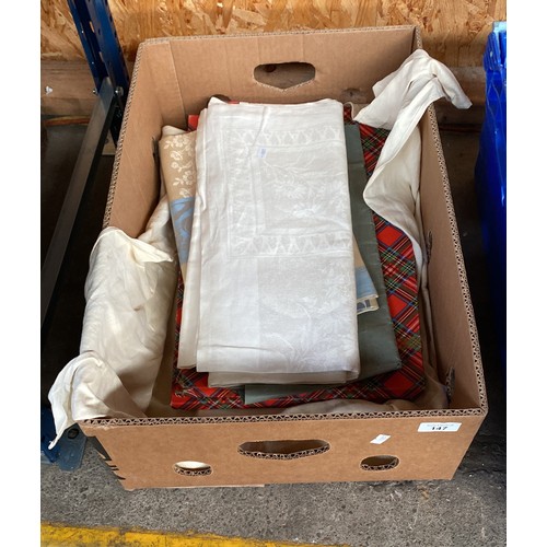 147 - A Box containing a quantity of vintage linen to include Forth Bridge linen set etc