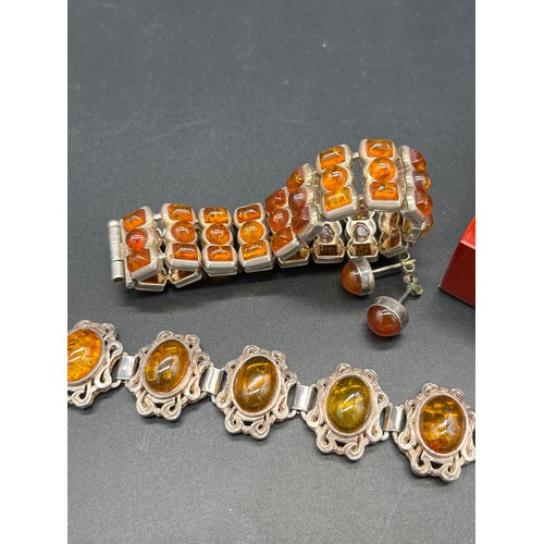 52 - Silver 925 and amber ring, two bracelets and a pair of earrings.