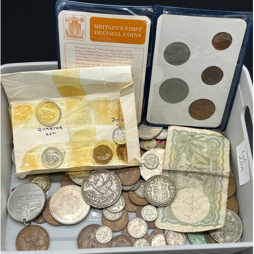 20A - A Tray of mixed world coins to include 1925 Silver Crown, 1920 half crown, silver three pences, deci... 