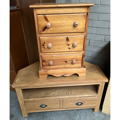 139 - Oak tv cabinet and pine three drawer bedside chest