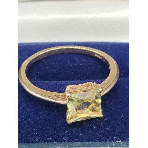 40 - 10ct yellow gold ladies ring set with a green topaz stone. [Ring size R] [2.46Grams]