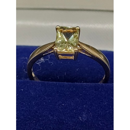 47 - 10ct yellow gold ladies ring set with a Green Topaz stone. [Ring size P] [1.84Grams]