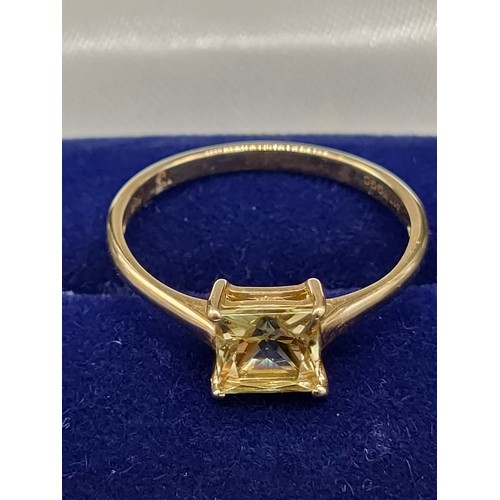 51 - 10ct yellow gold ladies ring set with a single green topaz stone. [Ring size P] [1.66Grams]