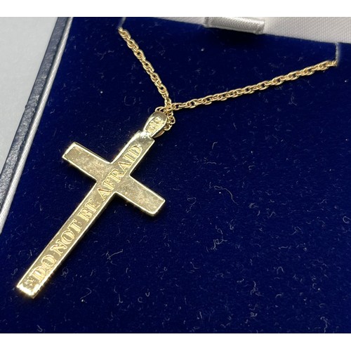 4 - 9ct yellow gold cross pendant fitted with a green stone, comes with a 9ct yellow gold necklace. [5.0... 