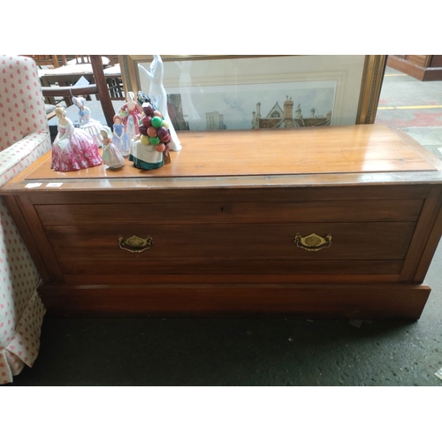 190 - Vintage linen box with fitted drawer