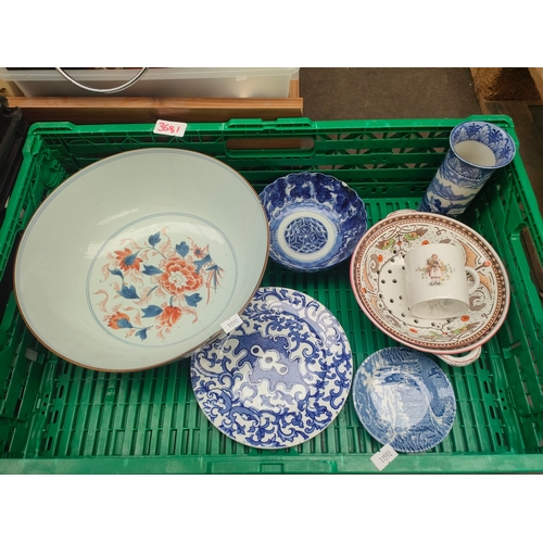 368I - Box of porcelain to include oriental blue and white ware, imari style bowl etc