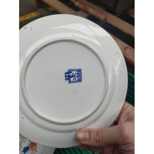 368I - Box of porcelain to include oriental blue and white ware, imari style bowl etc