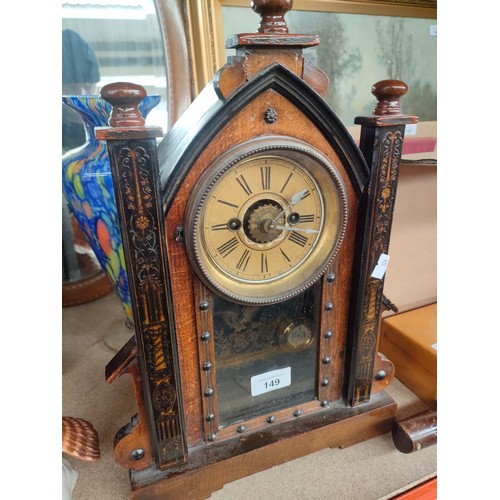 149 - 19th century mantle clock in an American style