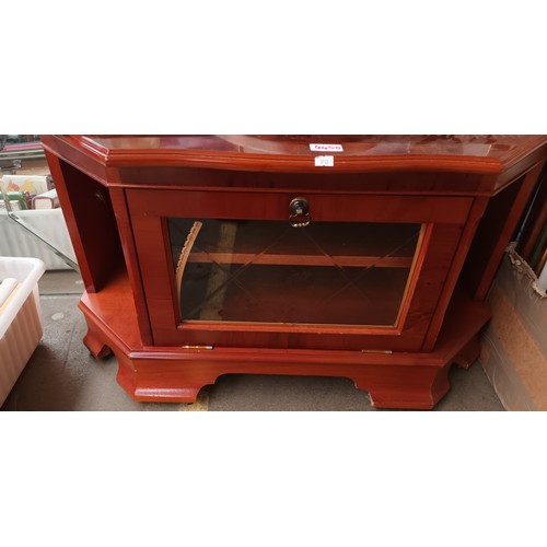 445O - Glass front Tv unit