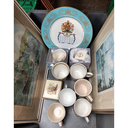 446J - Box of Royal memorabilia to include mugs, plate and box.
Along with two