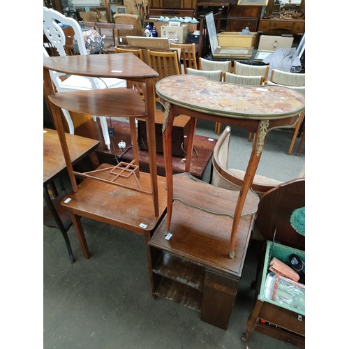 428 - A lot of various vintage tables