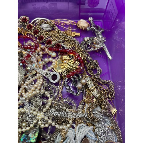 53 - A Collection of jewellery to include various Scottish style brooches, heavy white metal chain and ma... 