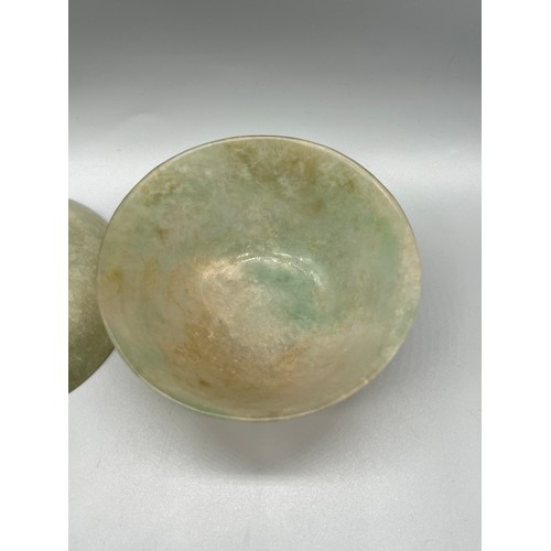 540 - Antique Chinese jade tea cup and cover. Hight of cup 5 cm Diameter 11 cm.
High of cover 3cm, Diamete... 