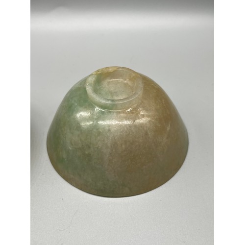 540 - Antique Chinese jade tea cup and cover. Hight of cup 5 cm Diameter 11 cm.
High of cover 3cm, Diamete... 