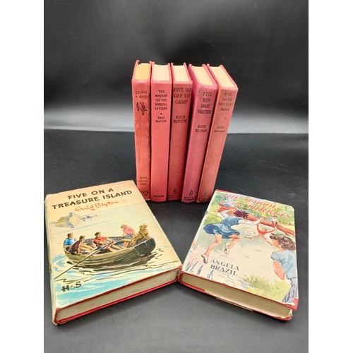 127A - Collection of vintage Enid Blyton books to include 
The school at the turrets
Five go off to camp
Fi... 