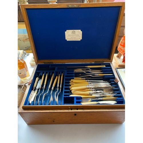 222 - Antique light oak cutlery chest containing drawers and loose cutlery