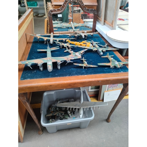 140A - A Large of plane models includes spit fire etc