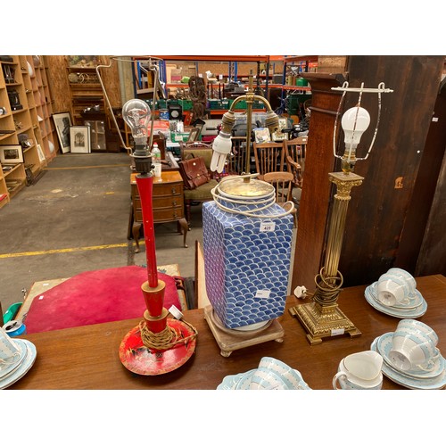 425 - Three various table lamps to include red chinoiserie hand painted lamp, brass Corinthian column lamp... 