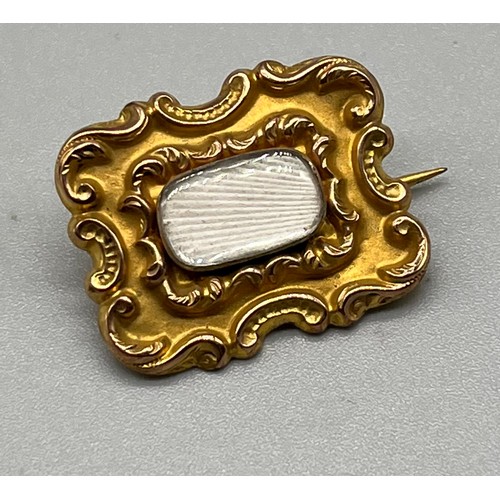 75 - A Small Victorian Gold brooch. [3.39grams]