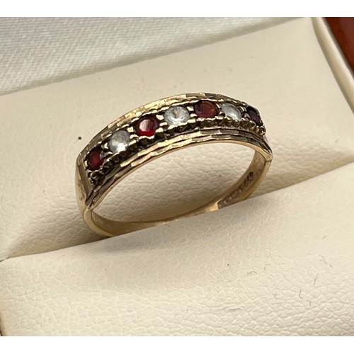 69 - Ladies 9ct yellow gold ring set with garnet and clear quartz stones. [Ring size M] [2Grams]