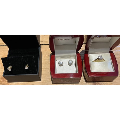 90 - A Collection of silver and costume jewellery. Includes various watches- Lorus & Seiko, various boxed... 