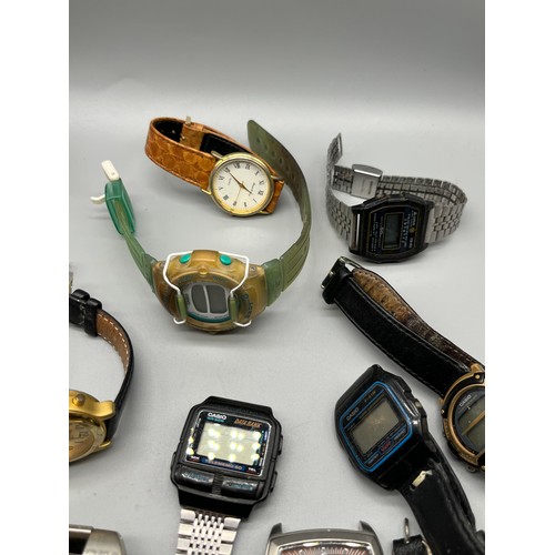 89 - A small box containing a collection of mixed watches to include Casio digital watches, Fossil, Bench... 