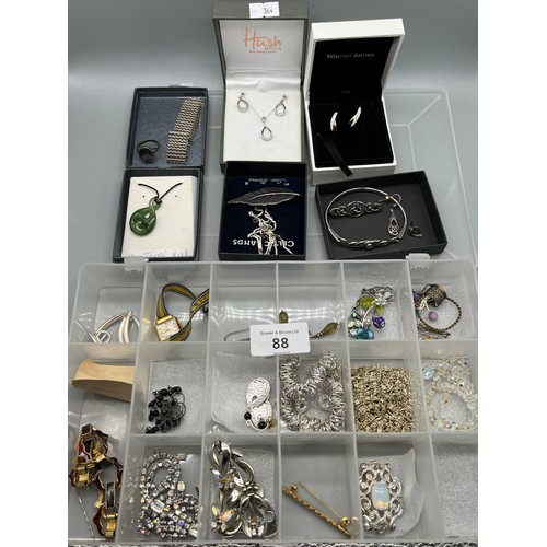 88 - A Collection of costume jewellery and silver jewellery. Includes Jade carved pendant, Silver gate br... 