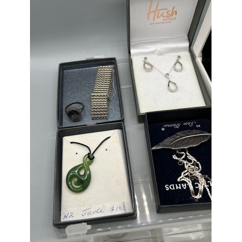 88 - A Collection of costume jewellery and silver jewellery. Includes Jade carved pendant, Silver gate br... 