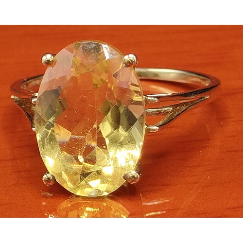 47 - 10ct yellow gold ring set with a large citrine style gem stone. [Ring size P] [2.69Grams]