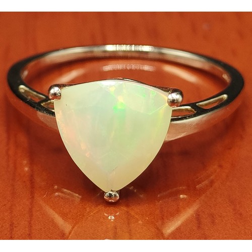 19 - 10ct yellow gold ring set with an Ethiopian opal stone. [Ring size P] [1.81Grams]