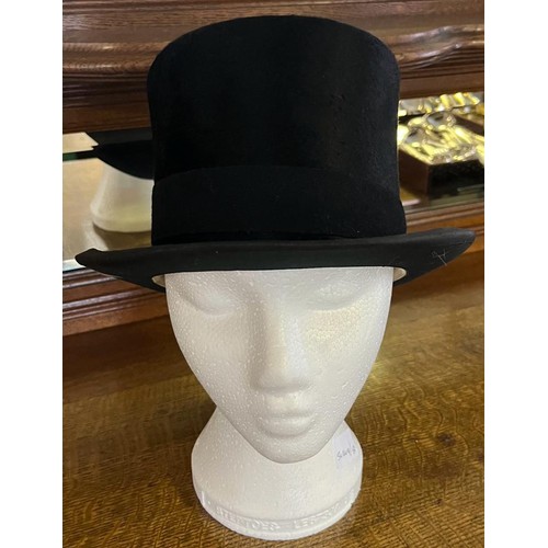 828 - Antique top hat. Head Area 15 cm width & Length 19 cm .