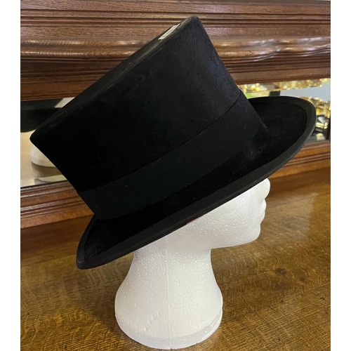 828 - Antique top hat. Head Area 15 cm width & Length 19 cm .