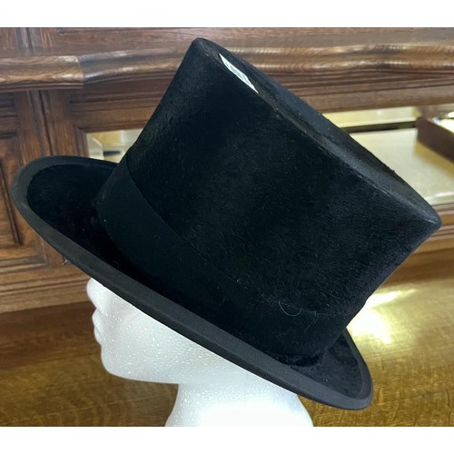 828 - Antique top hat. Head Area 15 cm width & Length 19 cm .