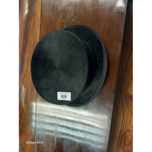 828 - Antique top hat. Head Area 15 cm width & Length 19 cm .