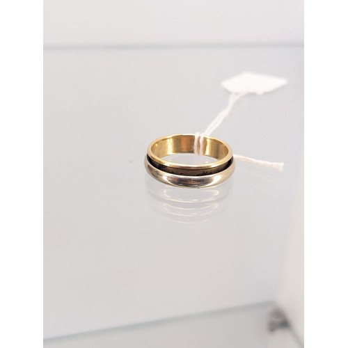 706 - 18ct yellow and white gold wedding band. [7.66grams] [Ring size V] [White gold band movable]