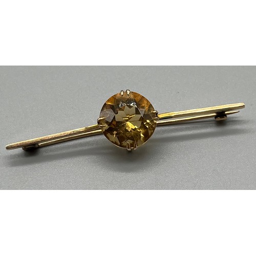 707 - Antique 9ct yellow gold bar brooch; fitted with a large smokey quarts stone [14.3mm- stone] [5.49gra... 