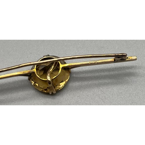 707 - Antique 9ct yellow gold bar brooch; fitted with a large smokey quarts stone [14.3mm- stone] [5.49gra... 