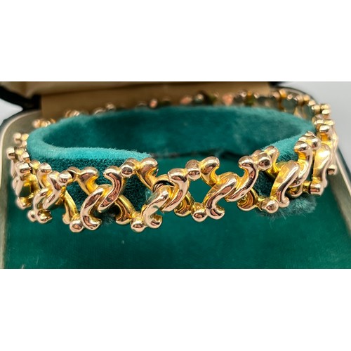 723 - Unusual Antique 9ct yellow gold expanding bracelet. [13.47grams]